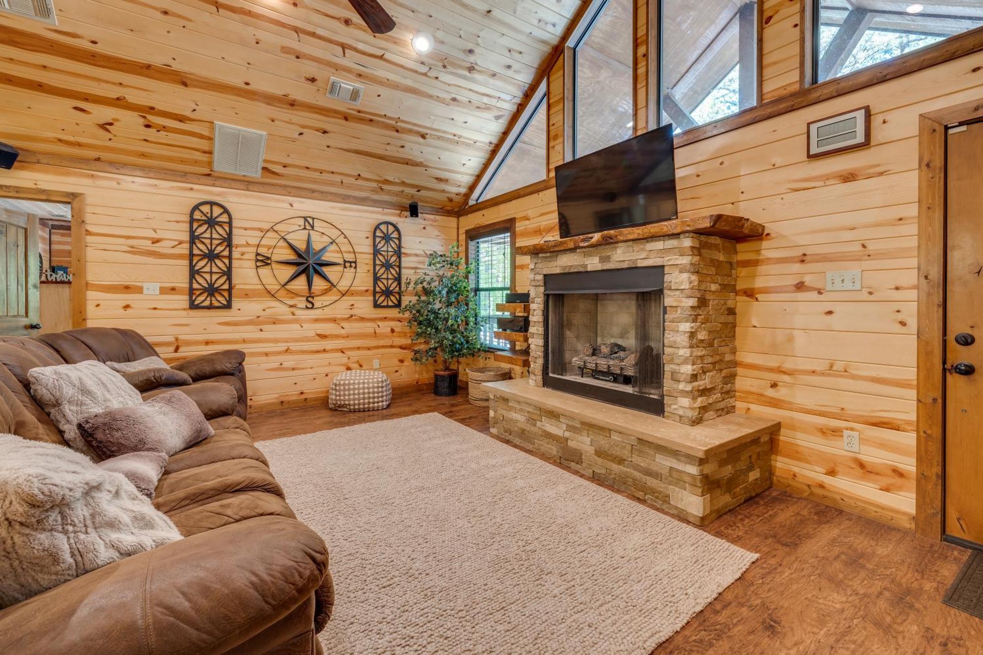 Cross Timbers Cabin On The Grove'S 25-Acres Broken Bow Exterior photo